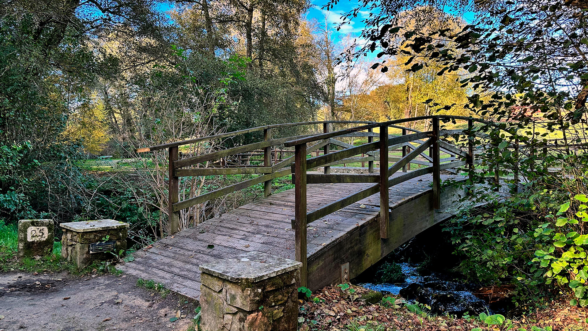 Senda fluvial del r&iacute;o Ponti&ntilde;as