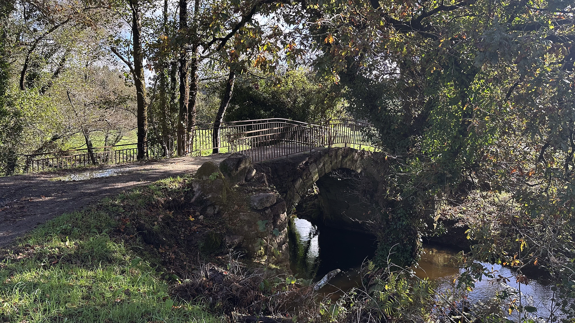 Puente sobre el r&iacute;o Toxa