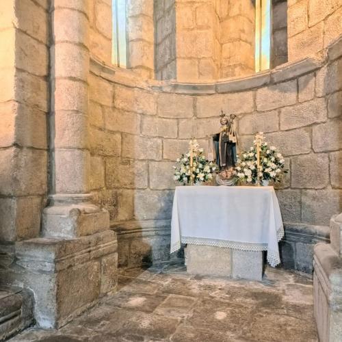 Iglesia de San Salvador de Caamanzo 11
