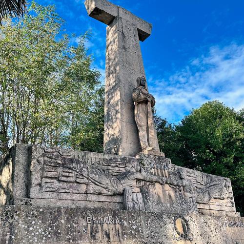 Monumento al aviador Joaqu&iacute;n Loriga 2