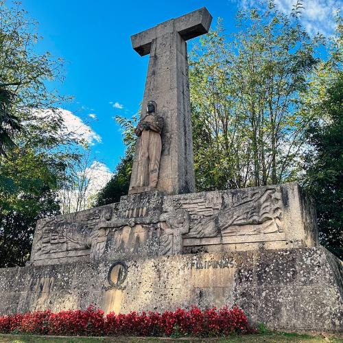 Monumento al aviador Joaqu&iacute;n Loriga 3